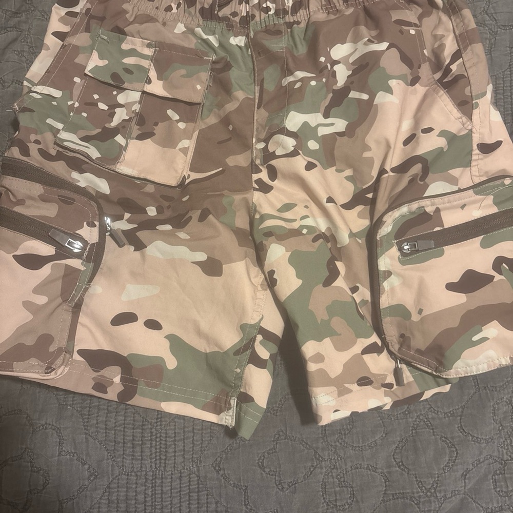 DC Men's Tan and Green Cargo Shorts